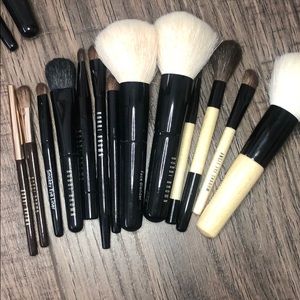 Travel size makeup brushes!